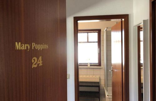 Ferienwohnung-Mary-Poppins-mit-Balkon-zwischen-Strand-Wald-Wiese-im-Suedosten-der-Insel-Ruegen - Foto 2