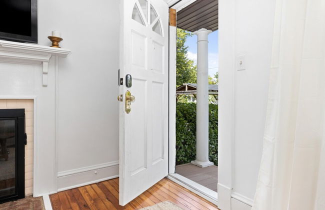 Cheerful 3 Bedroom Home Walk to UVA Stadium - Foto 10