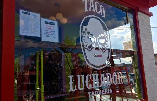 Lux Townhouse, Walk to All, Sleeps 6 Adults - Photo 22