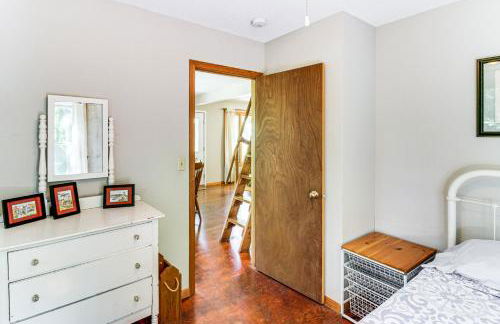 Charming Getaway Rustic Cabin on West Battle Lake - Foto 11