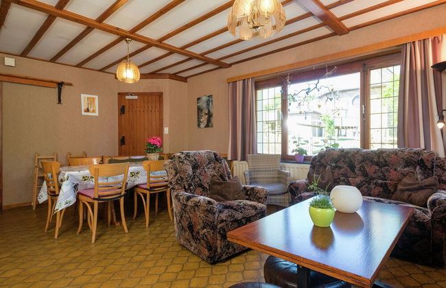 Spacious Holiday Home With Large Garden - Photo 18