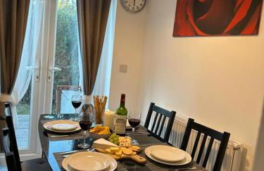Delightfully decorated cosy two bedroom family home Great transport links to central London - Foto 14