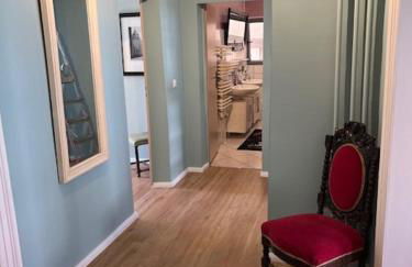 FeWo mit 3 SZ, direkte Innenstadtlage, Südterrasse, Parkplatz auf dem eigenem Privatgrundstück, 2x E-Bike und E-Autoladesäule inklusive, Konzertkirche, Schauspielhaus, FH, Jahnsportforum sowie der Tollensesee sind fußläufig in ein paar Minuten erreichbar - Foto 19