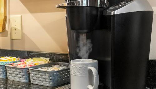 Amazing Creek View Cabin w/ Hot Tub, Firepit & Pool Table - Foto 2