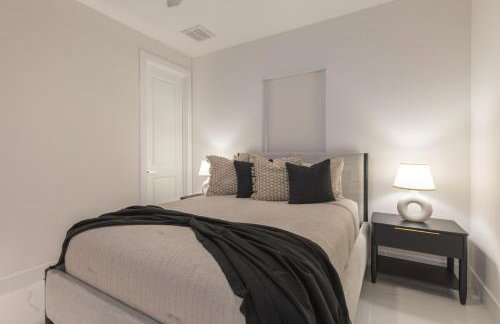 KING BED - FREE Pool Heat - 85 in TV - 4BR Villa - Foto 7