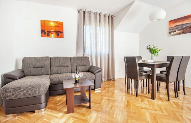 Luxury Apartment With Private Balcony in Quiet Area - Foto 14