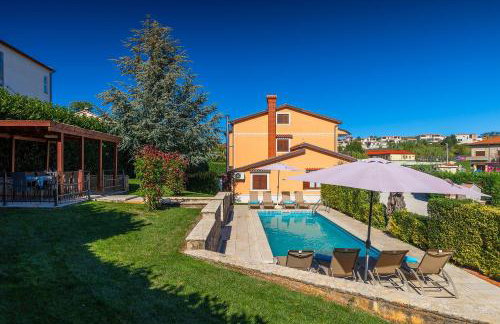 Faszinierendes Ferienhaus mit Privatpool, Volleyballfeld, Fussballplatz, Trampolin beim bekannten Radweg Parenzana - Foto 3