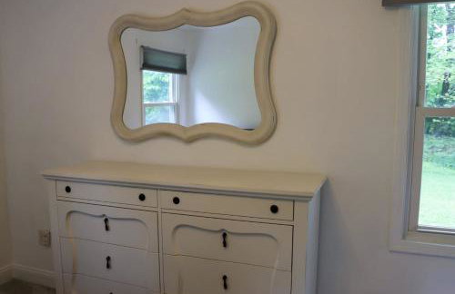 Large home with hot tub in serene wooded setting - Foto 50