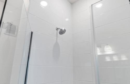 Luxurious New Unit 1Bd1Ba Pool Golf Sim - Foto 17