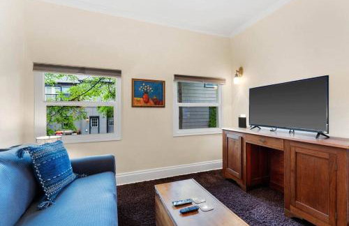 3BR Home Large Kitchen Mins To DwnTwn - Photo 20