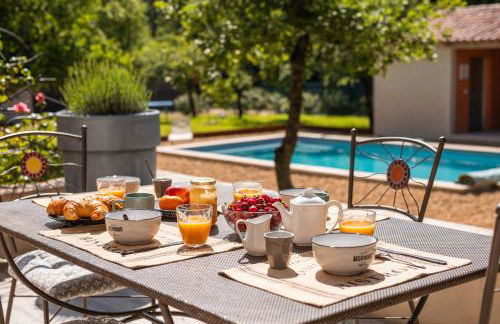 Le JARDIN DES DELIS gite NEUF avec piscine bio UV - Foto 14