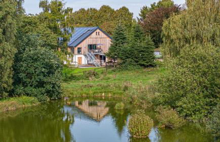 Traditional Architecture Meets Modern Design - Photo 4