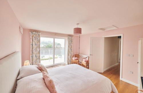 Lloret, Contemporary Retreat with Hot Tub & Waterside Views - Photo 24