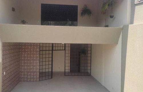 Casa Agradável, Arejada, Espaçosa, Perto de Tudo - Foto 1