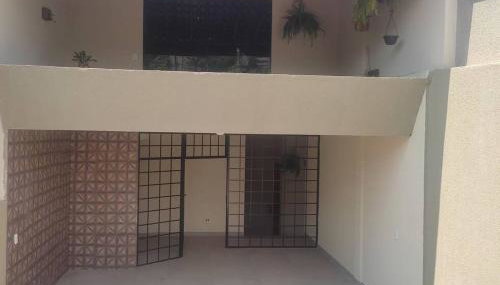 Casa Agradável, Arejada, Espaçosa, Perto de Tudo - Foto 1