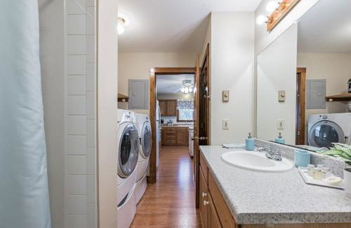 Cozy Bungalow Just Minutes from Mystic, Westerly Beaches, Boating and Casinos! bungalow - Foto 12