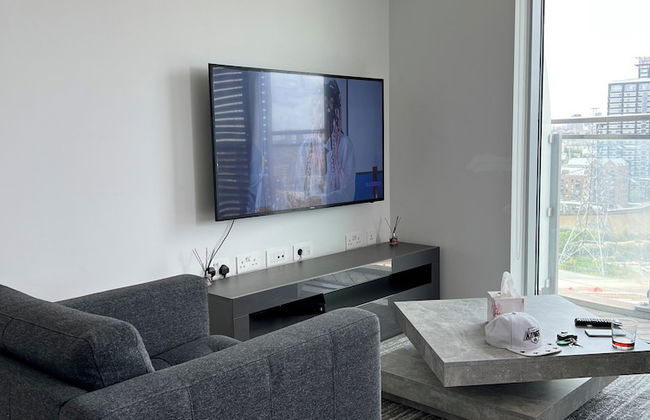 Delightfully Spacious Bright 2bedroom - Photo 10