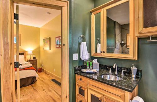 Romantic Asheville Area Cabin with Deck and Hot Tub! - Foto 22