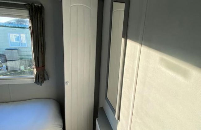 Immaculate 2-bed Static Caravan Near the Lake - Foto 6