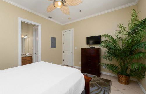 Beautiful 2 Bed 2 bath 1st Floor condo by beach with Pool - Foto 12