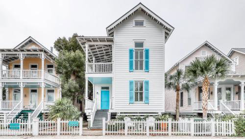 Charleston-style cottage w/ lovely decks, steps to the beach & pools - Foto 2