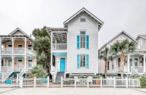 Charleston-style cottage w/ lovely decks, steps to the beach & pools - Foto 2