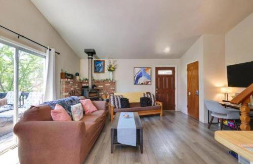 NEW! Cozy & Secluded House w/Deck - Near Yosemite! - Foto 15