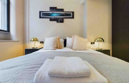 stylish 2bed condo city centre - Photo 18