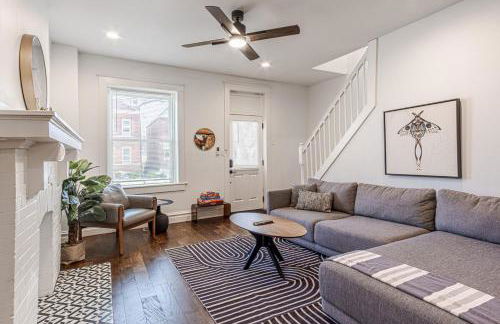 Ann Avenue Spacious 3BR Home with Games, Yard and Near Downtown - Photo 1