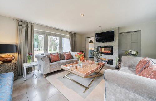 Luxury Countryside Retreat with Pool Surrey Hills Escape - Pass the Keys - Foto 2