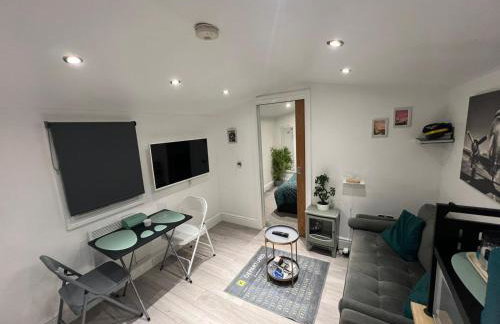 Modern Private Guest Suite Near Heathrow Free Parking & Garden - Foto 11