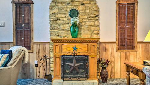 Charming Ingram Home with Yard and Furnished Patio! - Foto 2