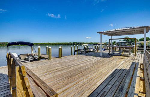 St Johns River Retreat in Welaka with Dock Access - Foto 7