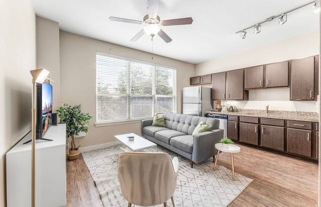 Fun Soco 1BR King Suite w Gympickleballlaundry - Foto 1