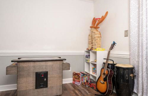 Kernersville King Beds Hot Tub Arcade Firepit - Photo 40