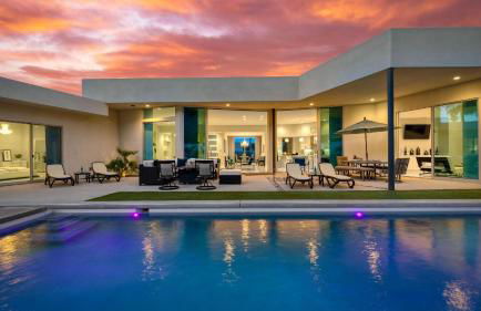 Pool • Hot Tub • Views Luxury Design Villa Valentina by AvantStay - Foto 63