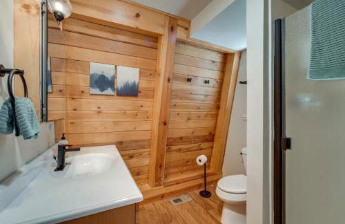 Charming Pinecrest Cabin with Private Deck - Foto 19