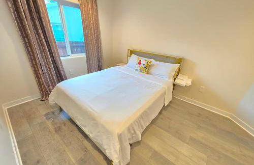 Lakefront Retreat • Private Yard + Fireplace - Foto 20