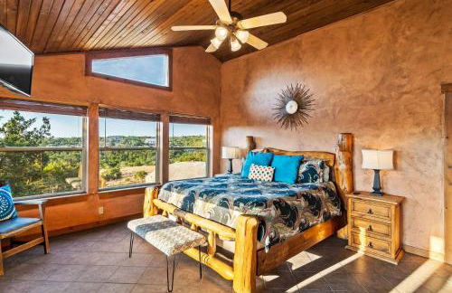 Legendary 3 Bedroom Estate with Pool & Hot Tub! - Foto 57