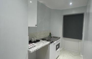 Cozy Studio Flat Romford, London - Foto 24