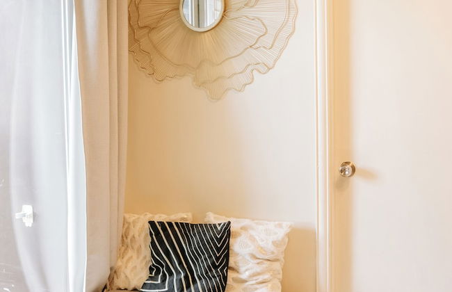 Spacious & Stylish City Haven - Foto 9