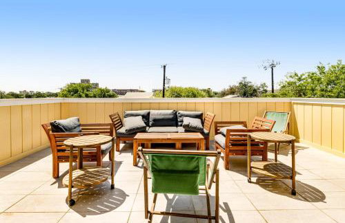 Downtown home with WiFi, central AC, furnished rooftop deck, and full kitchen - Foto 1