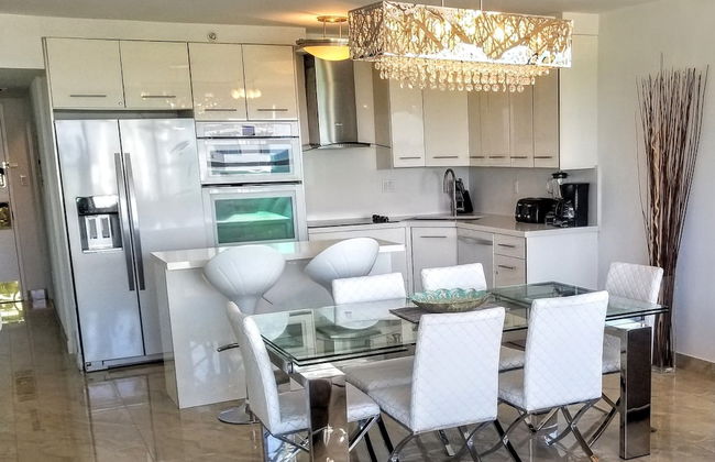 Alexander 802 3 Bedroom Apts by RedAwning - Photo 1