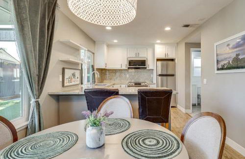 Modern Oceanside Living! Family Home with Workspace - Foto 8