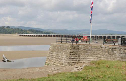 Coach House - Photo 39