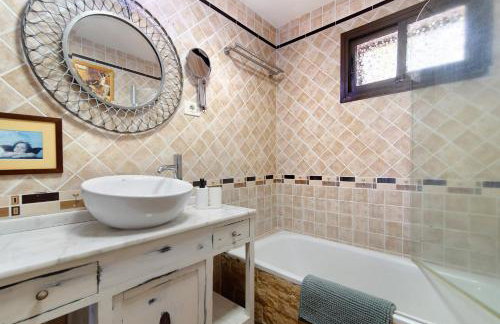 Villa Floti con vistas al mar - Photo 22