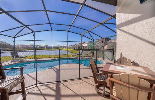 South Facing Pool with Stunning Lake View - Family Friendly Home - Nr Disney - Foto 34