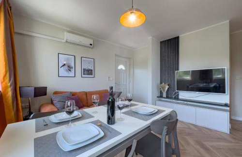 Cecilia Apartments - Photo 20