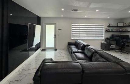 Bright, Modern Home Close to Great Beaches! - Foto 12