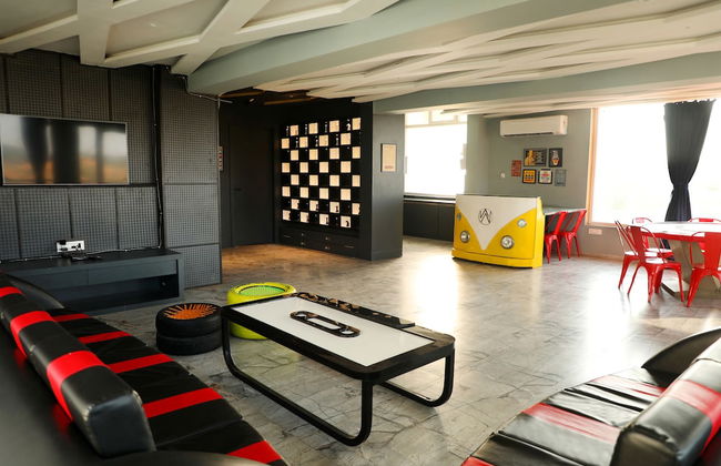 Sports Bar Villa by Shiloh Stays - Photo 15